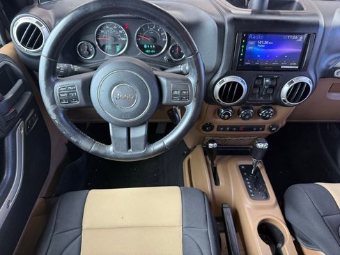 Used 2011 Jeep Wrangler Unlimited Rubicon w/ Connectivity Group image 10