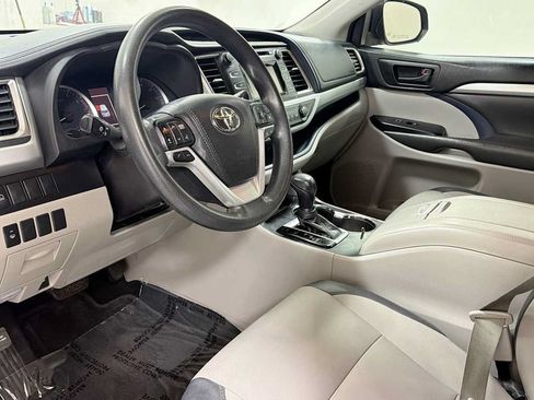 Certified 2018 Toyota Highlander LE FWD image 12