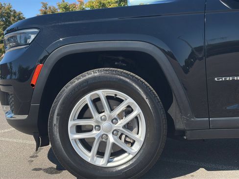 Used 2023 Jeep Grand Cherokee L Laredo AWD/4WD image 11