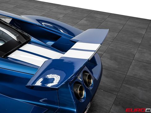 Used 2022 Ford GT RWD image 21