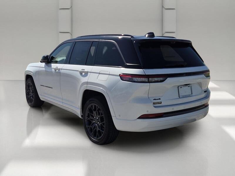 New 2027 Jeep Grand Cherokee Summit AWD/4WD image 3