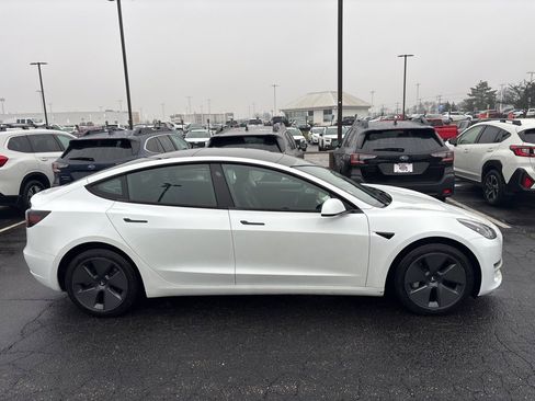 Used 2023 Tesla Model 3 Standard Range image 2