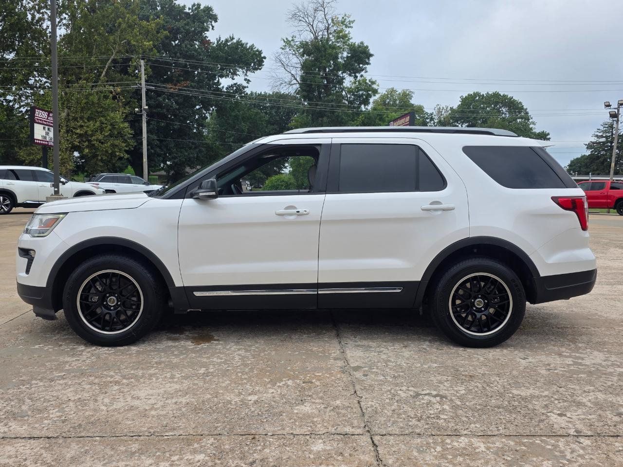 Used 2018 Ford Explorer XLT w/ Equipment Group 201A FWD image 5