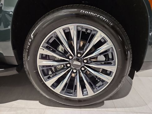 Certified 2025 Cadillac Escalade Premium Luxury image 11