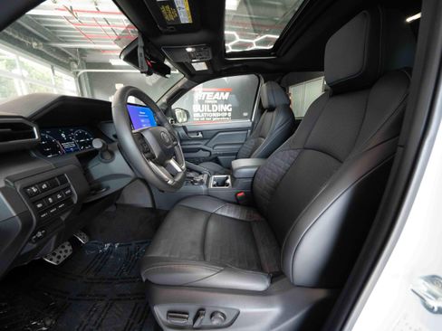 Used 2024 Toyota Tacoma TRD Sport w/ TRD Sport Premium Package AWD/4WD image 9
