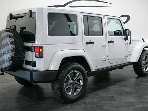 Used 2017 Jeep Wrangler Unlimited Sahara w/ Connectivity Group AWD/4WD image 4