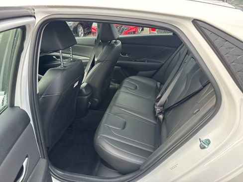 Used 2025 Hyundai Elantra Limited FWD image 15