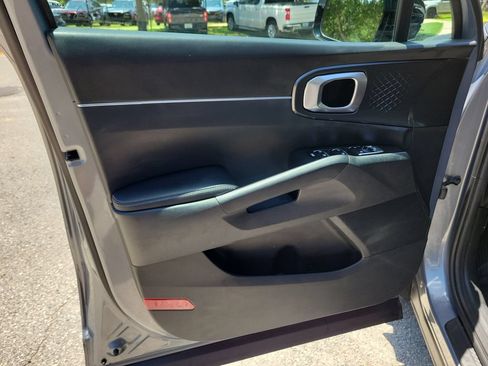 Used 2023 Kia Sorento S w/ Panoramic Sunroof Package FWD image 21