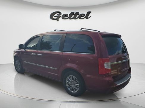 Used 2014 Chrysler Town & Country Touring-L FWD image 7