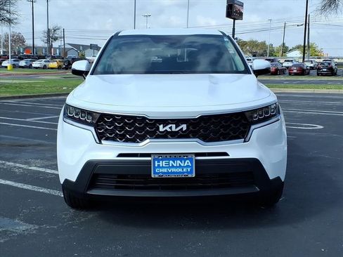 Used 2023 Kia Sorento LX FWD image 4