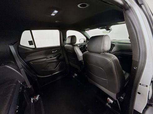 Used 2022 Chevrolet Traverse RS FWD image 29