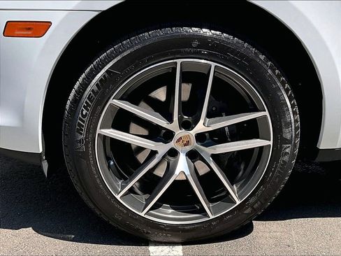 Certified 2024 Porsche Macan AWD/4WD image 14
