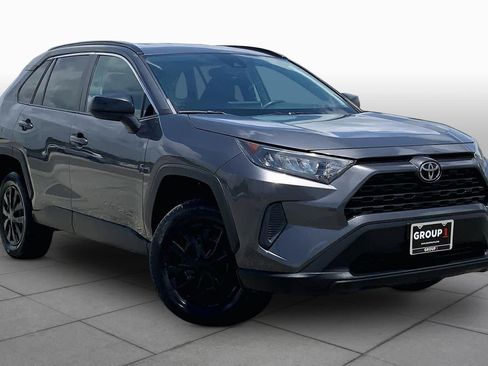 Used 2021 Toyota RAV4 LE AWD/4WD image 3