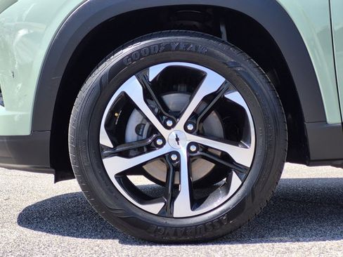 Used 2024 Chevrolet Trax RS w/ Sunroof Package FWD image 24