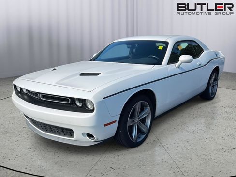 Used 2015 Dodge Challenger SXT w/ Super Sport Group (SS/T) RWD image 1