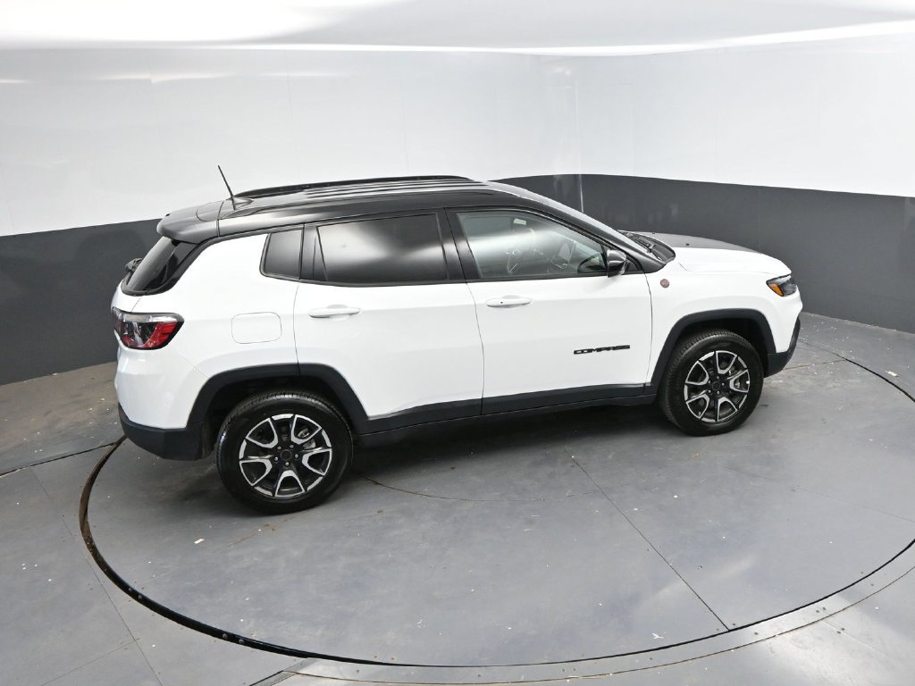 Used 2025 Jeep Compass Trailhawk AWD/4WD image 30