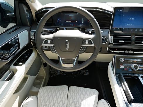 Used 2024 Lincoln Navigator Black Label image 16