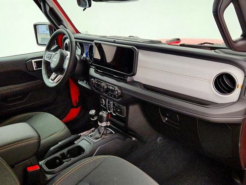 Used 2025 Jeep Wrangler Unlimited Sahara w/ Safety Group image 24