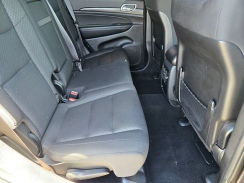 Used 2019 Jeep Grand Cherokee Laredo w/ 18" Wheel & 8.4" Radio Group RWD image 18