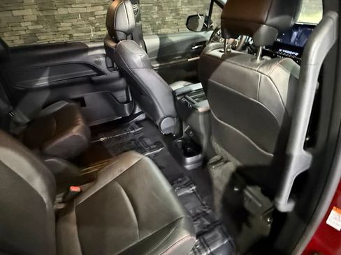 Used 2025 Toyota Sienna XSE w/ XSE Plus Package AWD/4WD image 34