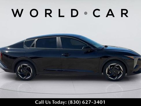 Used 2025 Kia K4 EX image 2