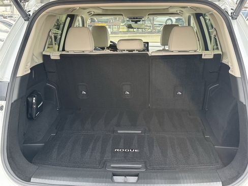 Used 2024 Nissan Rogue SL w/ SL Premium Package image 23