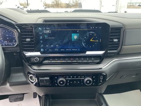 Used 2022 Chevrolet Silverado 1500 ZR2 w/ Technology Package image 18
