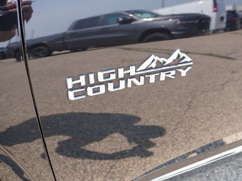 Used 2023 Chevrolet Traverse High Country AWD/4WD image 14