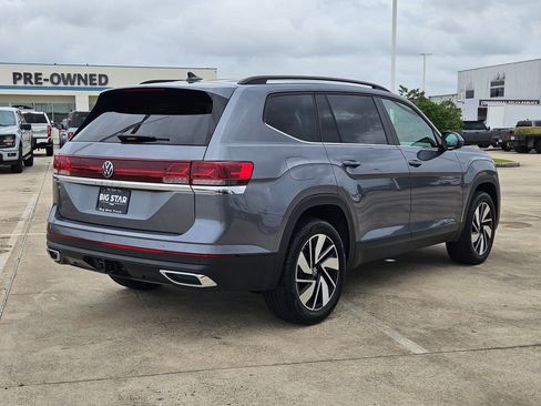 Used 2025 Volkswagen Atlas SE image 3