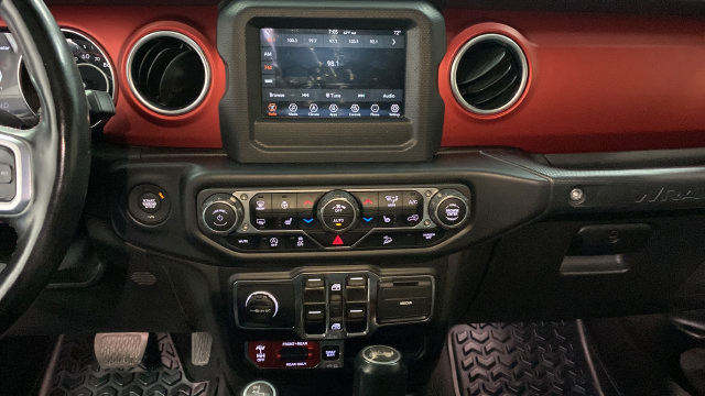 Used 2020 Jeep Wrangler Unlimited Rubicon w/ LED Lighting Group AWD/4WD image 12