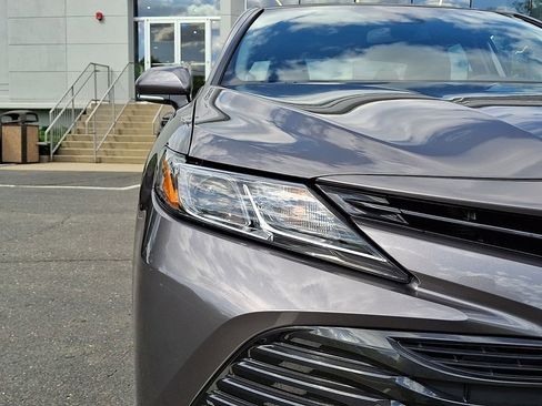 Used 2019 Toyota Camry LE w/ Convenience Package FWD image 11