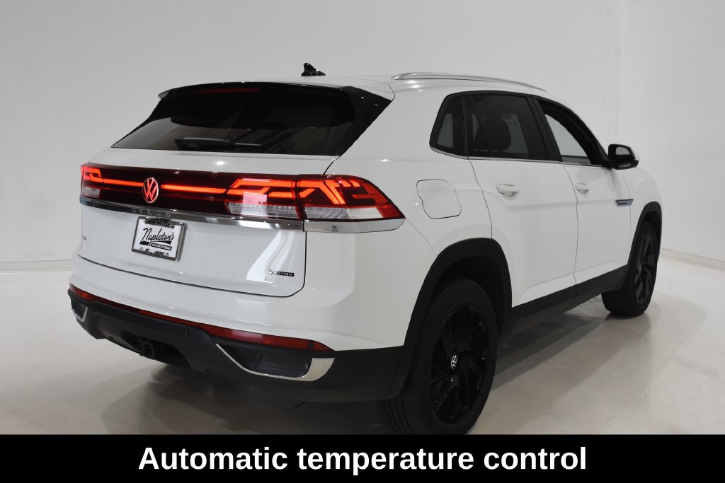 Used 2025 Volkswagen Atlas Cross Sport SE AWD/4WD image 4