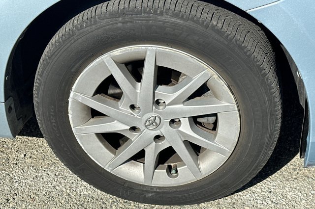 Used 2013 Toyota Prius V Three FWD image 4