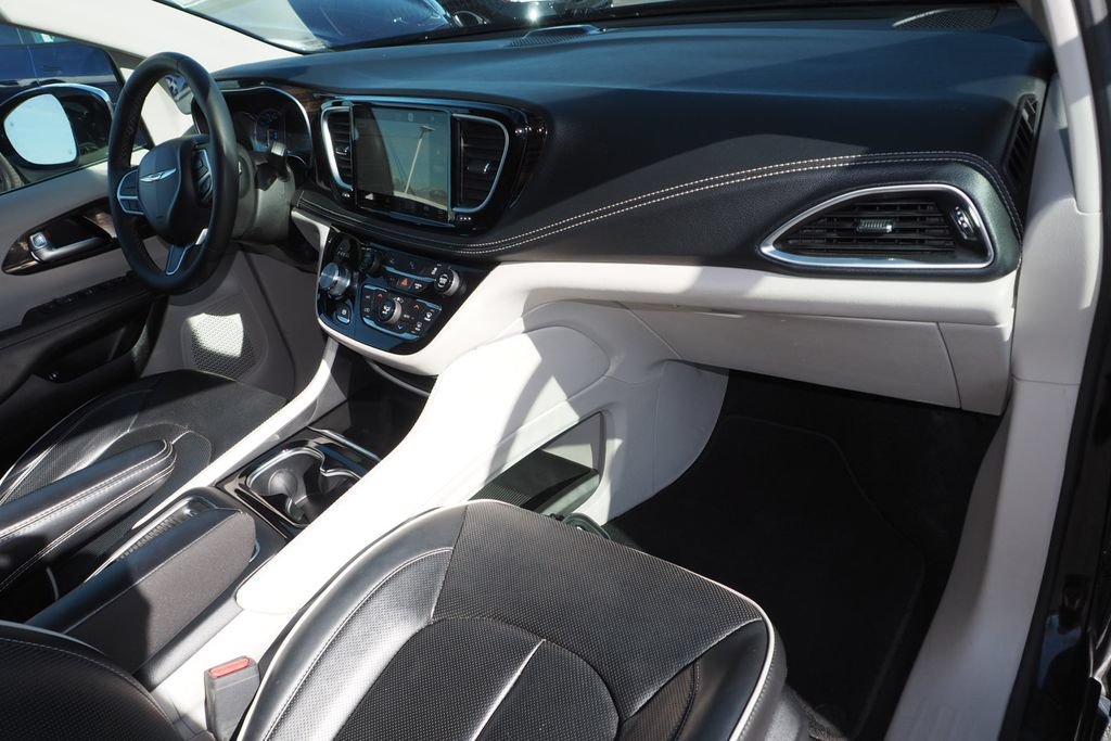 Used 2023 Chrysler Pacifica Limited FWD image 22