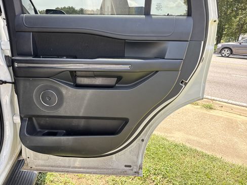 Used 2020 Ford Expedition XLT RWD image 24