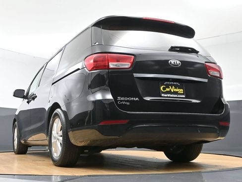 Used 2018 Kia Sedona L FWD image 47