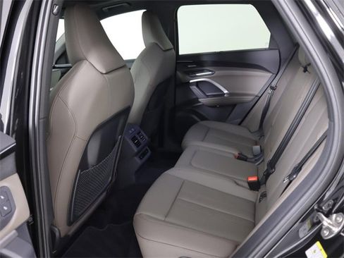 New 2025 Audi Q5 Prestige image 15