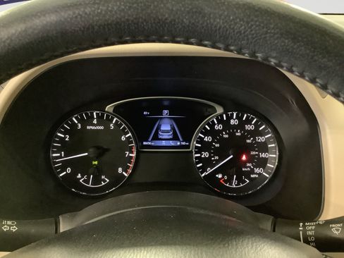 Used 2017 Nissan Pathfinder Platinum FWD image 18