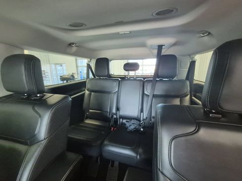 Used 2025 Ford Expedition Max Platinum AWD/4WD image 17