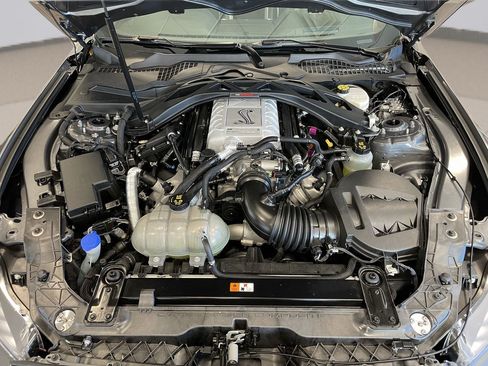 Used 2021 Ford Mustang Shelby GT500 w/ Carbon Fiber Track Pack RWD image 10