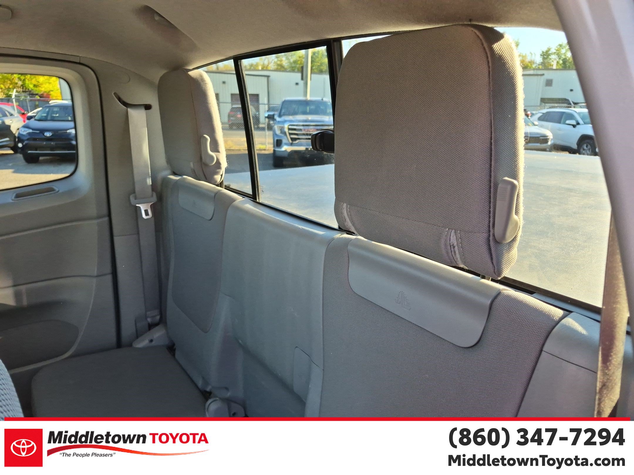 Used 2015 Toyota Tacoma 4x4 Access Cab V6 w/ TRD Sport Package image 31