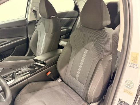 Used 2024 Hyundai Elantra SE FWD image 19