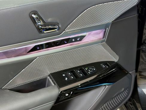 New 2026 BMW 750e xDrive image 21