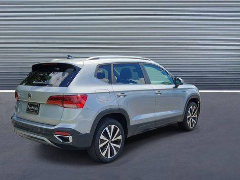 Used 2023 Volkswagen Taos SE FWD image 3