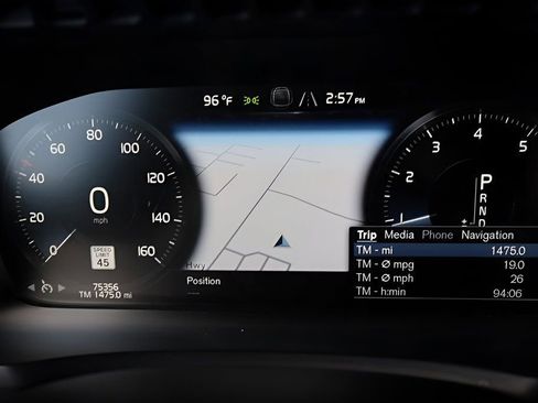 Used 2016 Volvo XC90 T6 Momentum w/ Momentum Plus Package AWD/4WD image 38