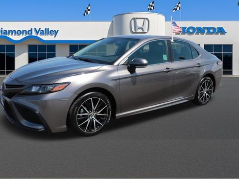 Used 2023 Toyota Camry SE FWD image 3