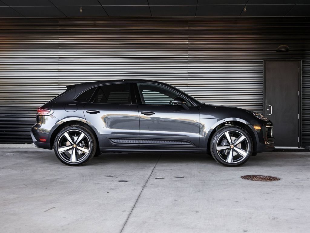 Certified 2026 Porsche Macan AWD/4WD image 8