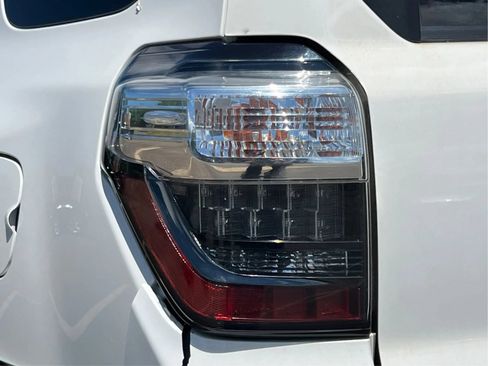 Used 2018 Toyota 4Runner TRD Off-Road AWD/4WD image 33