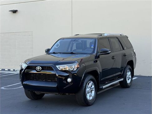 Used 2017 Toyota 4Runner SR5 Premium image 4