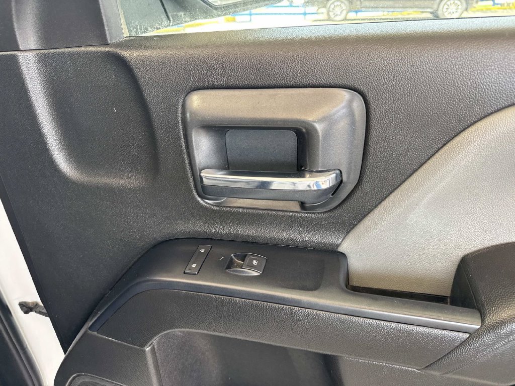 Used 2018 Chevrolet Silverado 1500 Custom w/ Custom Value Package RWD image 16